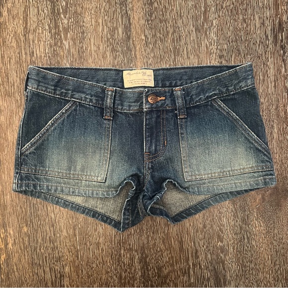 Abercrombie & Fitch Pants - Abercrombie & Fitch Medium Wash Fade Denim Short Shorts Size 4